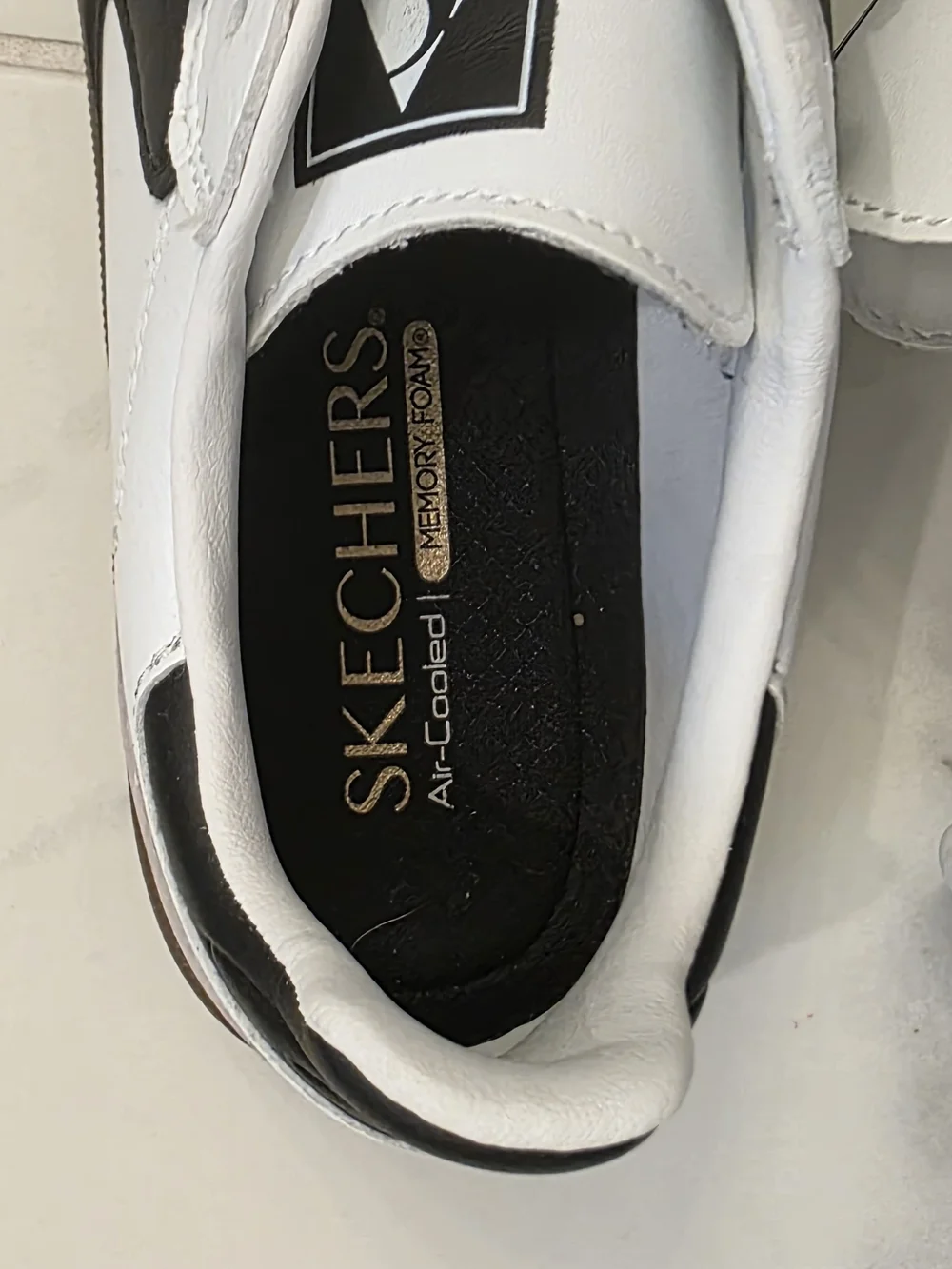 Skechers Court Classics Leather Sneakers Women's US 7.5 White Black Gum Sole Air
